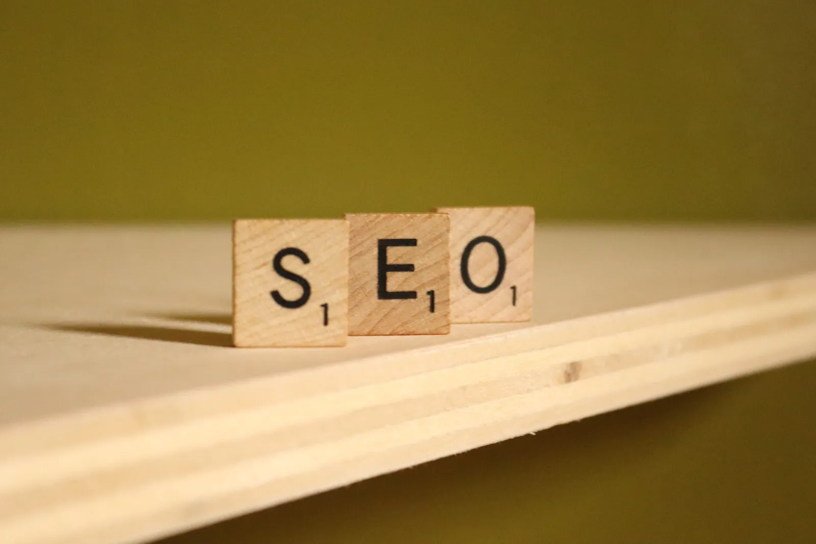 如何调用 WordPress 网站动态数据来优化 SEO 体验,并减少重复内容字段。